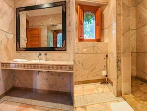 Grand Villa, Non Smoking | Bathroom