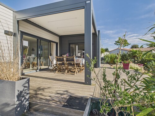 Chalet for 6, estate with swimming pool