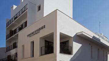 Vista frontal de la propiedad