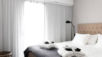 Caja de seguridad en la habitación y escritorio