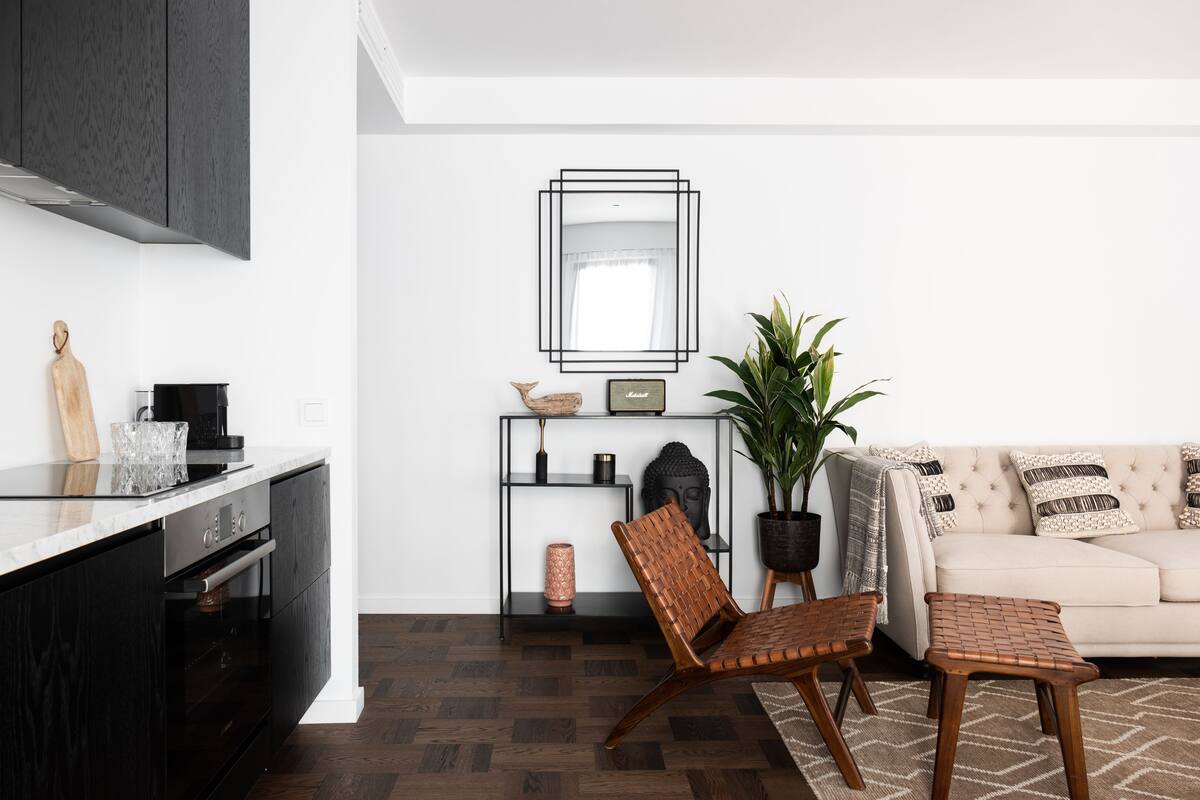Deluxe Apartment, 2 bedrooms, 68 m2 | Zona de estar | Televisión de pantalla plana de 50 pulgadas con canales digitales