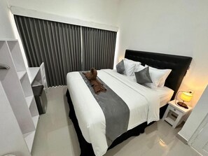 In-room safe, individually decorated, individually furnished, desk - Ocean Villa Dive Resort - Tulamben (Tulamben)