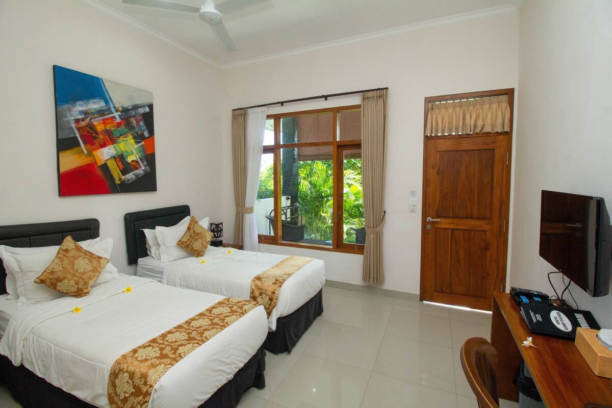 Deluxe Twin Bungalow Room with Garden View | In-room safe, desk, laptop workspace, soundproofing