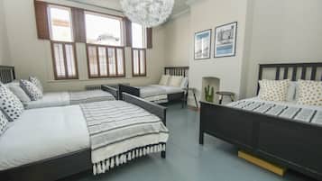 Cottage | 4 bedrooms, desk, bed sheets