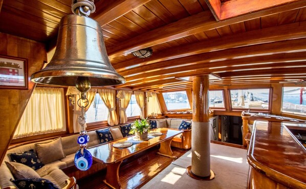 Tägliches inbegriffenes kontinentales Frühstück