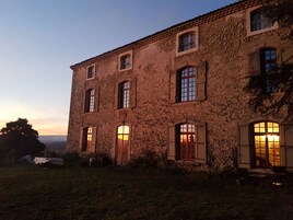 Fachada de la propiedad