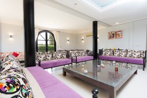 Traditional-Villa, 4 Schlafzimmer, eigener Pool | Wohnbereich