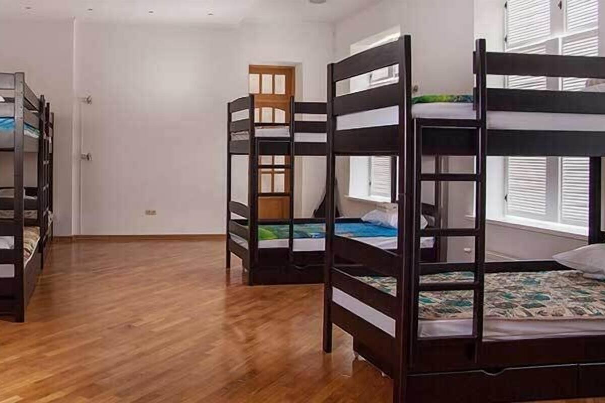 Shared Dormitory, Mixed Dorm, Non Smoking (14 beds) | In-room safe, desk, blackout drapes, soundproofing