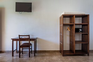 Quarto conforto, 2 quartos, para não fumantes | 1 quarto, cofres nos quartos, escrivaninha, cortinas blackout