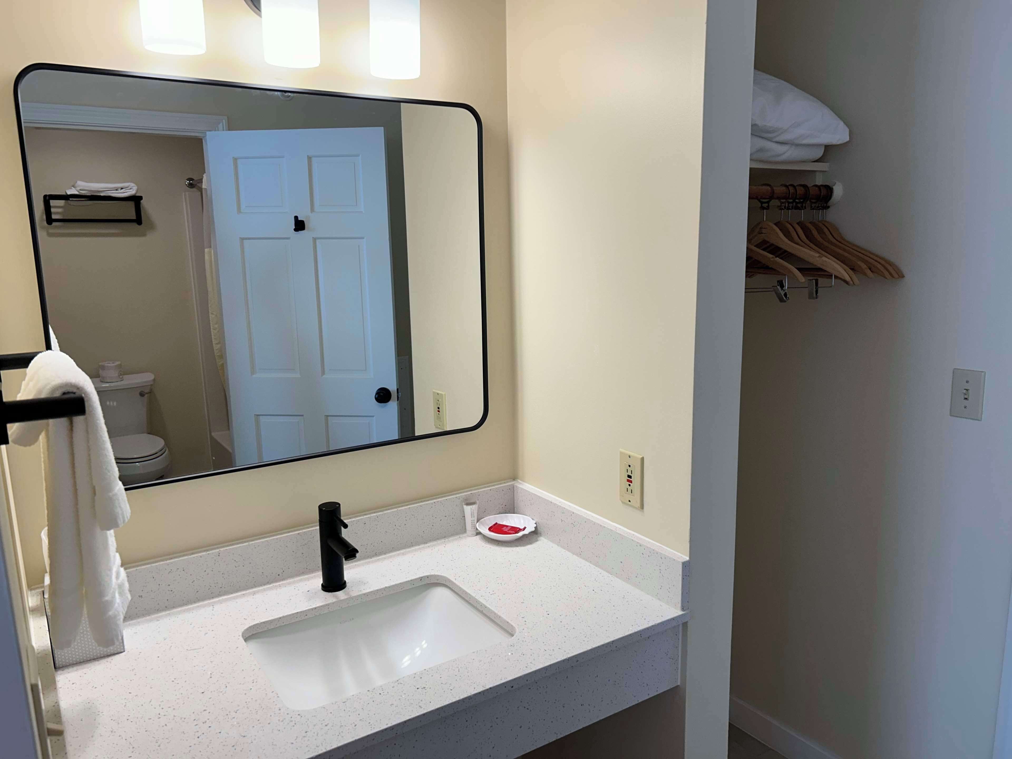 combined shower/bathtub, free toiletries, hair dryer, towels