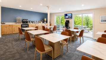 Free daily continental breakfast