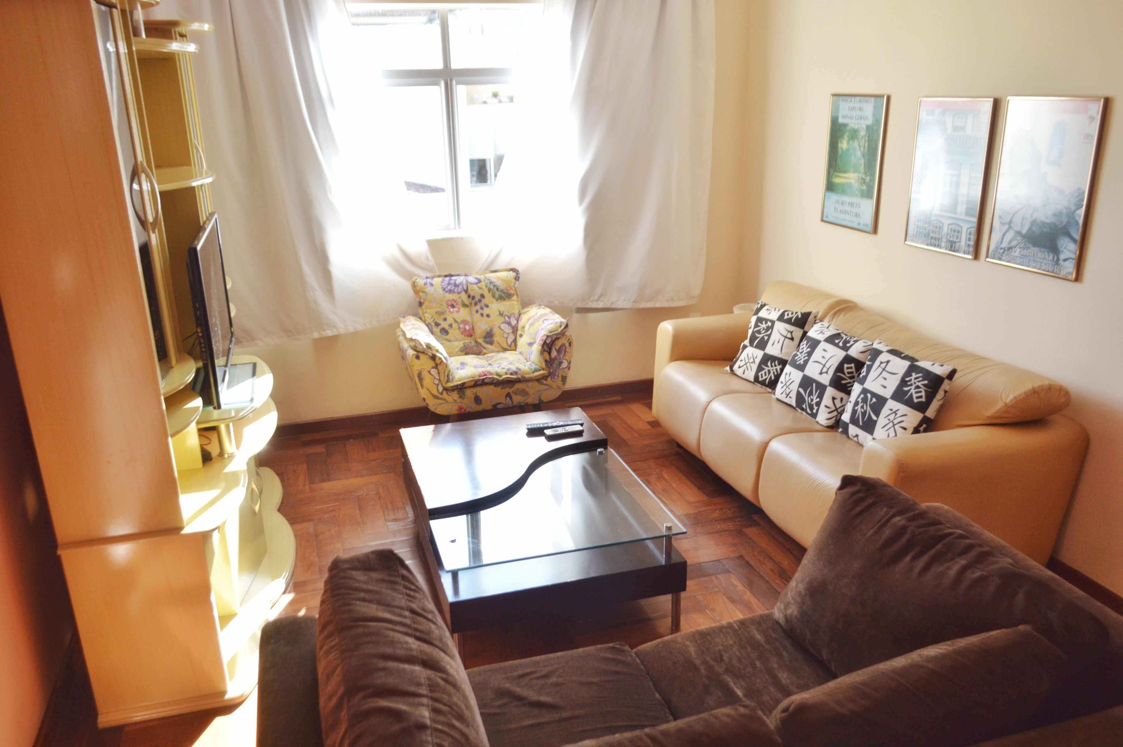 Apartamento superior, várias camas, para não fumantes, vista para a cidade | Individualmente decorados, ferros/tábuas de passar roupa