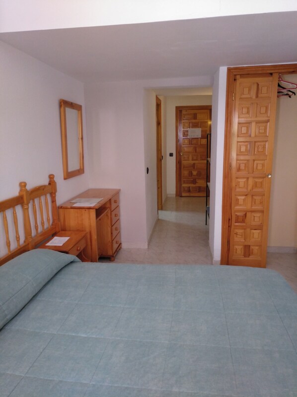 Double Room, Balcony, Hill View | In-room safe - Pensión Arroyo de La Teja (La Iruela)