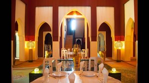 Villa Majestueuse, non-fumeurs | Restauration dans la chambre