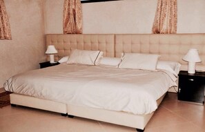 7 habitaciones, escritorio, cortinas blackout y cunas 