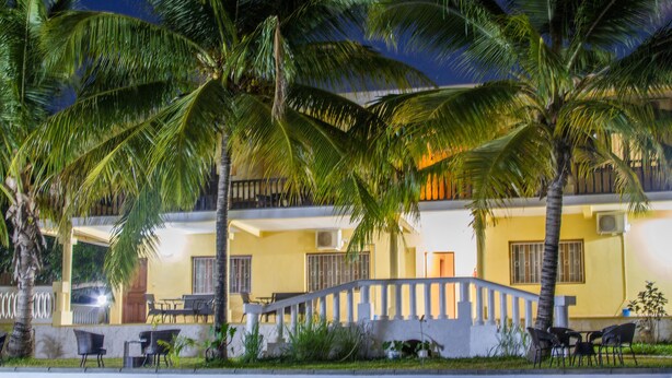 Front of property - evening/night - New Park Resort (Mahajanga)