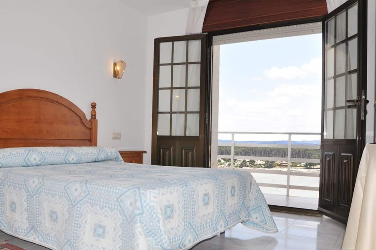 Habitación con 1 cama matrimonial o 2 individuales, vista al mar | Cortinas blackout, cunas gratuitas, wifi gratis y ropa de cama