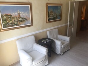 Reception - Lady Verona (Verona)