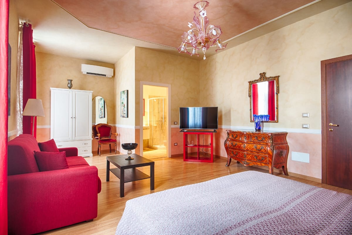 Deluxe Double Room, River View | In-room safe, blackout drapes, soundproofing, WiFi (free)