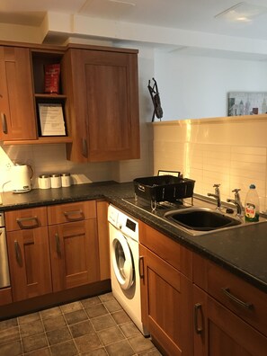 公寓 | 私人厨房 | 冰箱、微波炉、烤箱、电热水壶