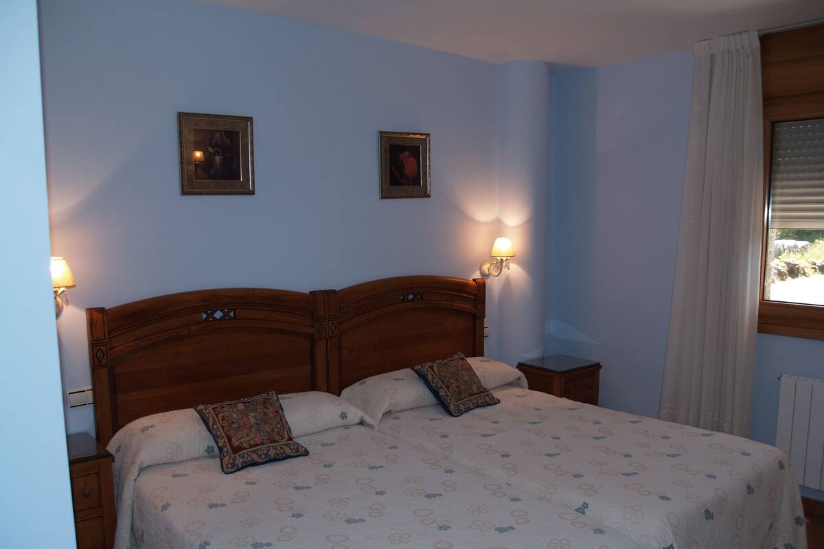 Double or Twin Room | Rollaway beds (surcharge), WiFi (free), bed sheets