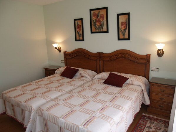 Kahden hengen huone (yksi tai kaksi sänkyä) | Lisävuoteet, ilmainen Wi-Fi, vuodevaatteet