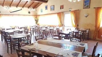 Dinner served, French cuisine