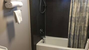 Standard Room, 1 Queen Bed, Non Smoking (Single Room) | Bathroom