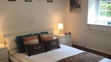 Cottage, 3 Bedrooms, Non Smoking, River View | 3 bedrooms, hypo-allergenic bedding, individually decorated