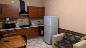 Apartment | Eigene Küche | Großer Kühlschrank, Mikrowelle, Herdplatte