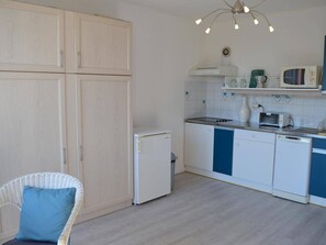 Fridge, microwave, oven, stovetop - Renovated studio cabin, equipped for 4 pers., private parking - Saint Cyprien (Saint-Cyprien)