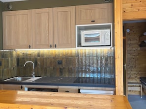 Kühlschrank, Mikrowelle, Ofen, Geschirrspüler
