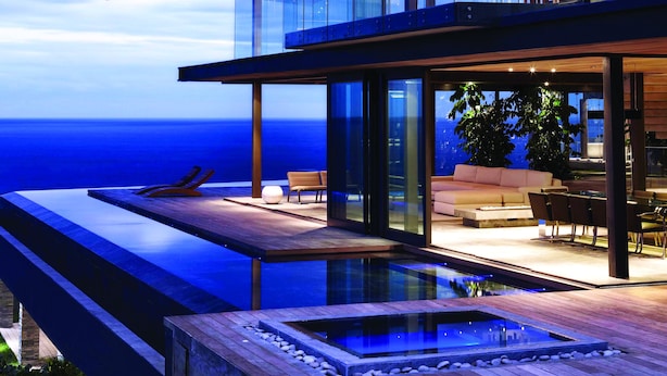Outdoor pool, pool loungers - Compass Property Solutions (Knysna)