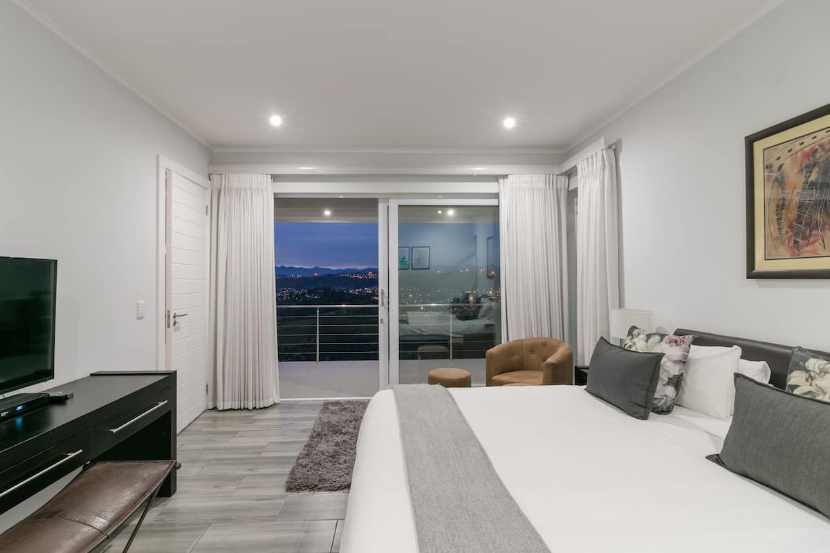 Business House, 4 Bedrooms (La Cascade)