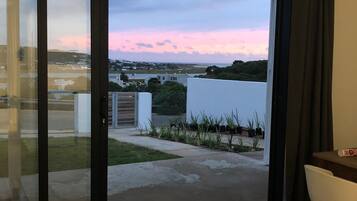 Deluxe Suite, 1 Bedroom | Beach/ocean view