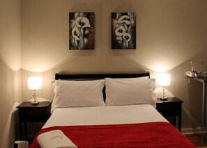 Kamar Double Comfort, 1 Tempat Tidur Double | Meja kerja, setrika/meja setrika, Wi-Fi gratis, dan seprai linen