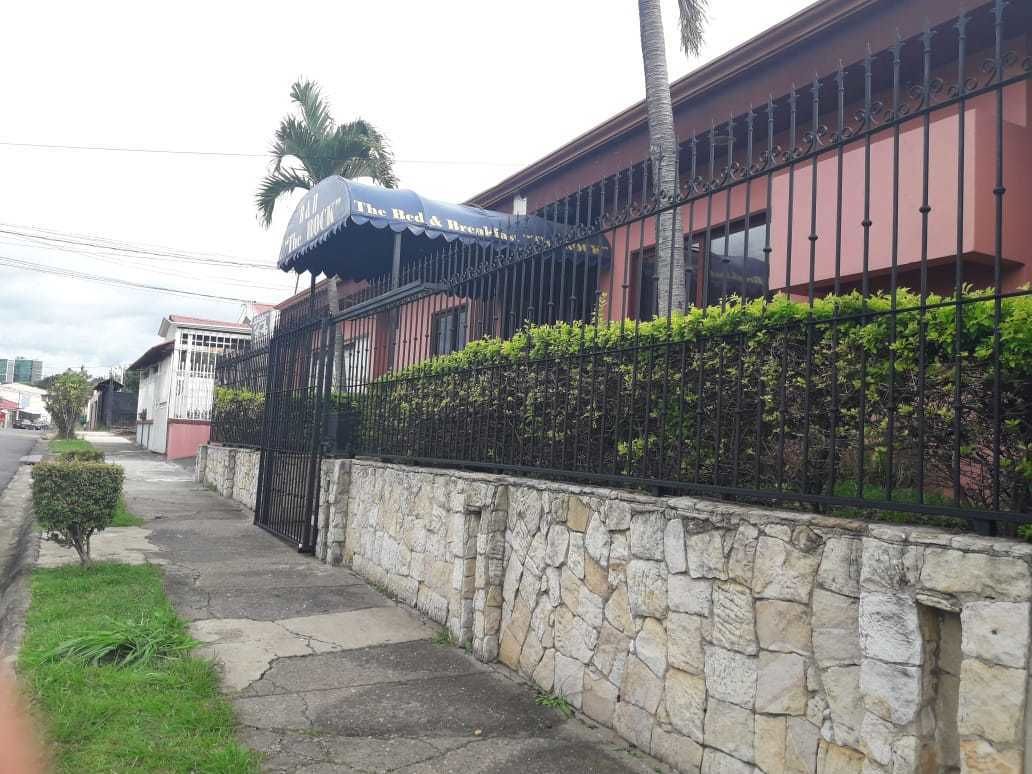 Bed & Breakfast the Rock