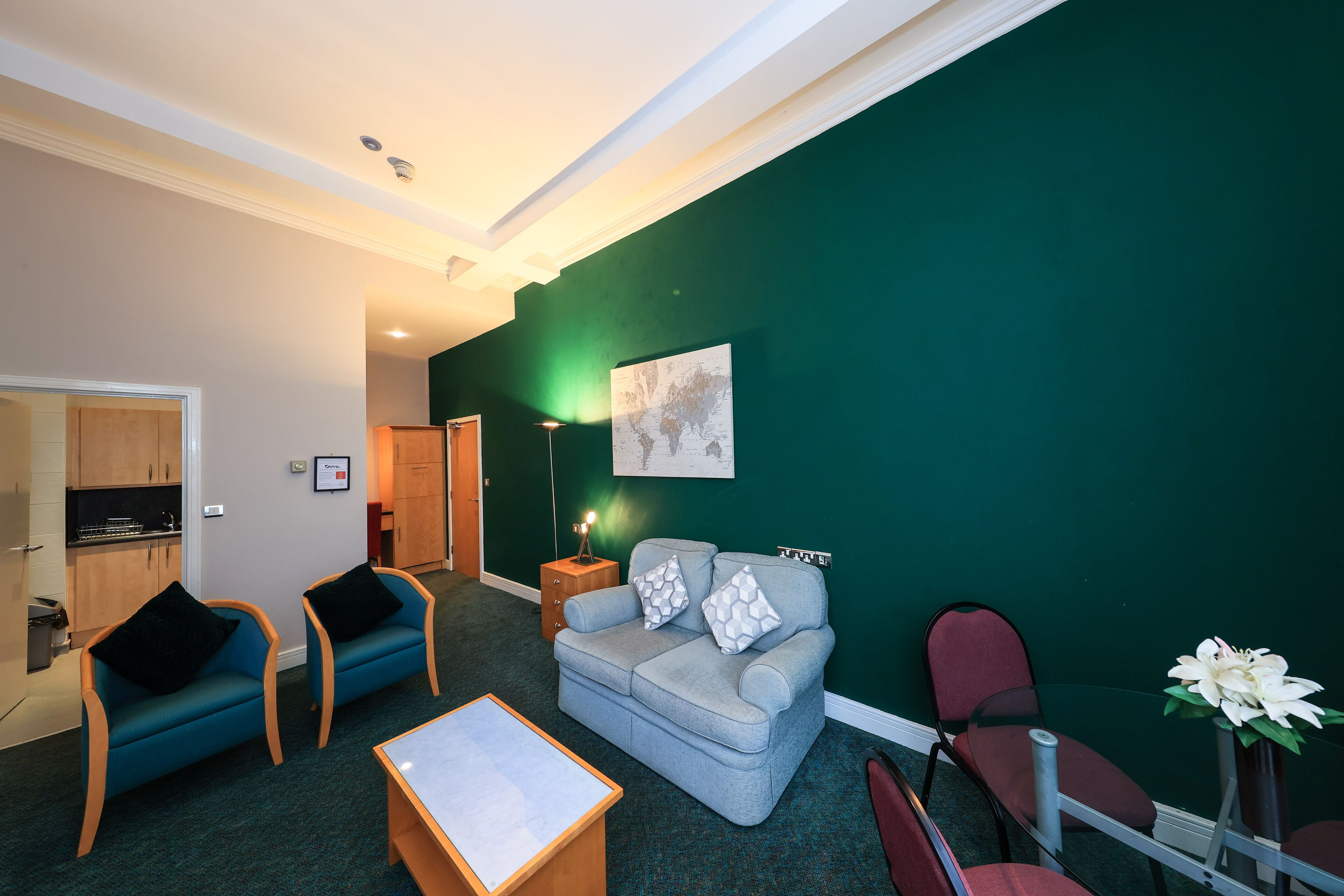 Large Convenient 2 Bed Family Apt CloseToRobinHood