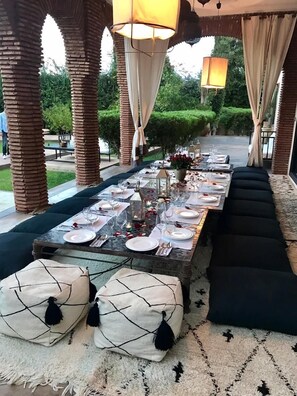 Villa Confort, plusieurs chambres, piscine privée | Restauration dans la chambre