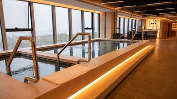 Indoor spa tub