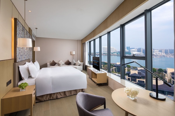 Premium Apartment, 1 King Bed, Non Smoking, Sea View | Minibar, in-room safe, desk, laptop workspace