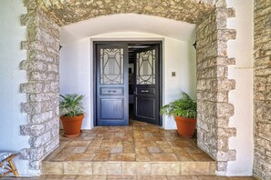 Entrada de la propiedad