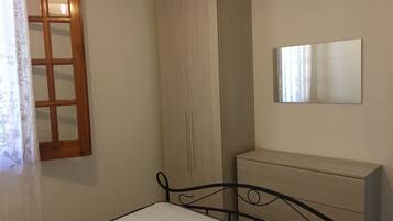 4 bedrooms, iron/ironing board, travel cot, free WiFi