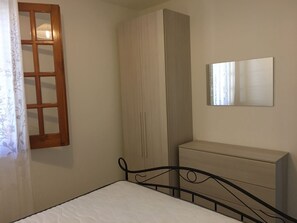 4 bedrooms, iron/ironing board, travel crib, free WiFi - PRIMO PIANO, 8 POSTI, SI ANIMALI (Capo d'Orlando)