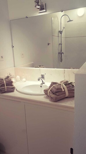 Hair dryer, towels - Apartment in medieval residence with swimming pool (Sartène)