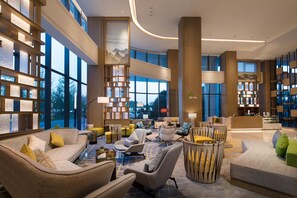 Lobby lounge - Holiday Inn Zhengzhou Riverside by IHG (Zhengzhou)
