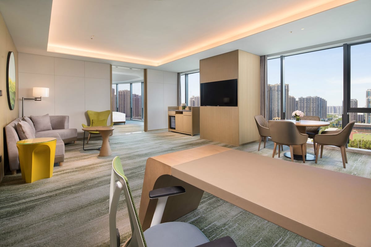 Suite, 1 King Bed (High Floor) | Minibar, in-room safe, desk, laptop workspace