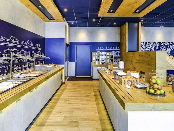 Daily buffet breakfast (EUR 11 per person)