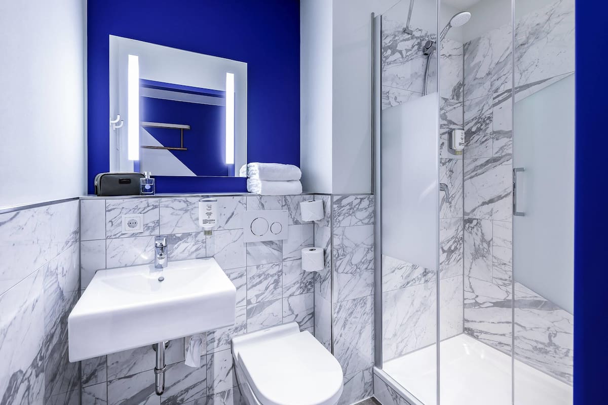 Verdunkelungsvorhänge, schallisolierte Zimmer, kostenloses WLAN