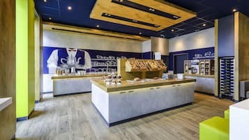 Dagelijks ontbijtbuffet (EUR 11 per persoon)